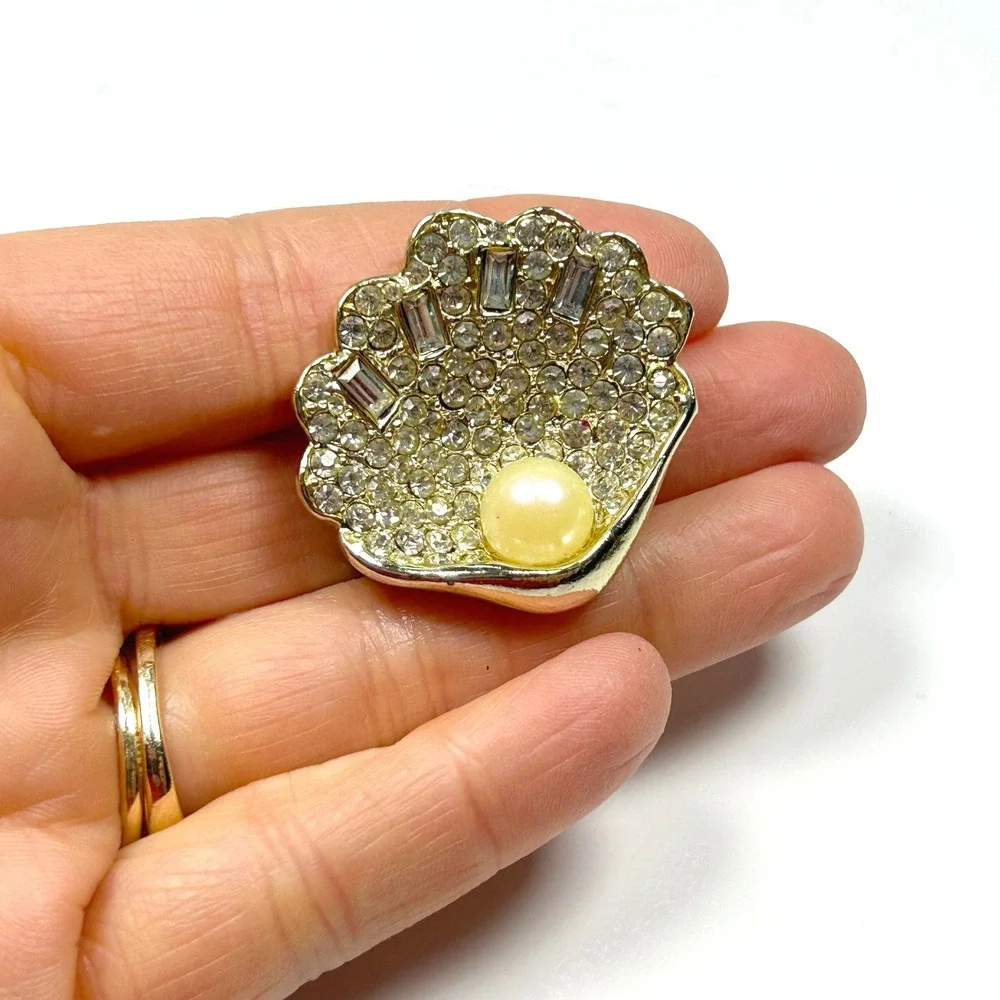 Seashell Brooch Rhinestone Gold Tone‎ Faux Pearl Vintage Mid Century
